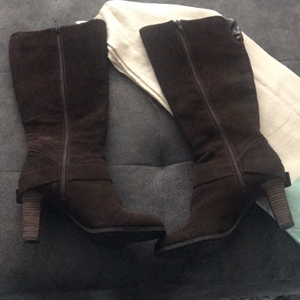 Boots - Picture 2 of 3